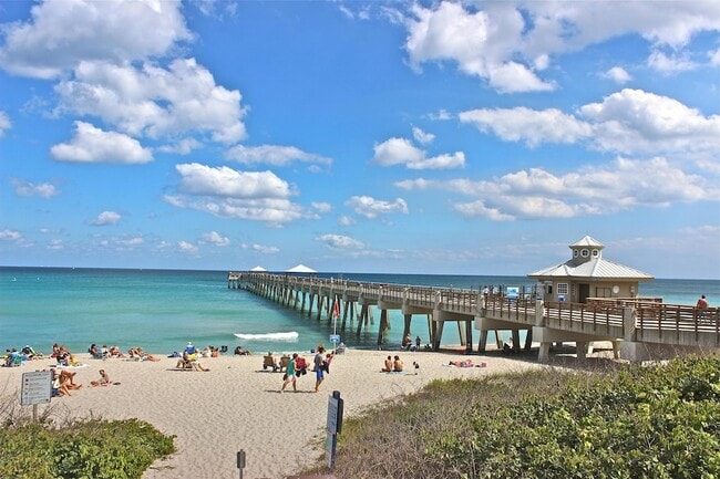 Building Photo - 240 Sussex Cir