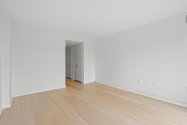 Building Photo - 1015 33rd St NW