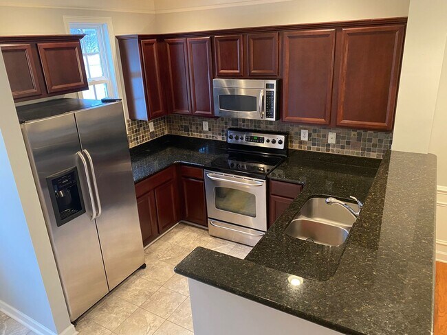 Building Photo - Walk To Shop and Dining - Fantastic North Charlotte Location