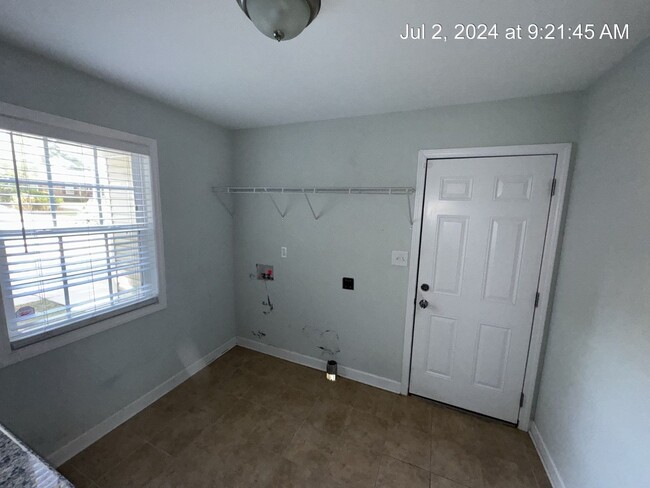Building Photo - 6080 Lakeway Drive
