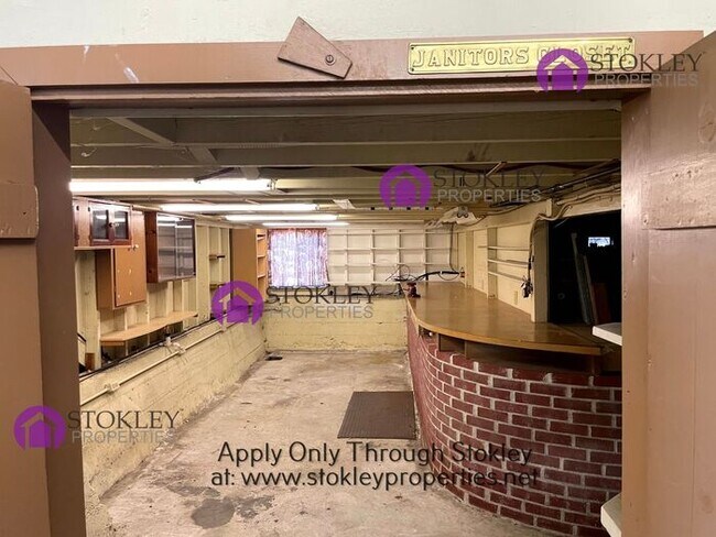 Building Photo - 17650 Mayflower Dr