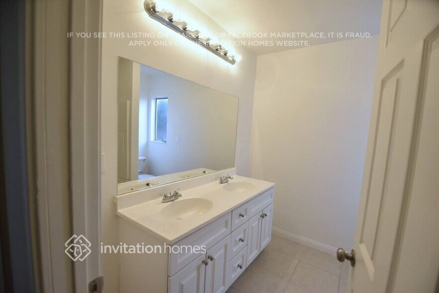 Building Photo - 8002 Crosnoe Ave