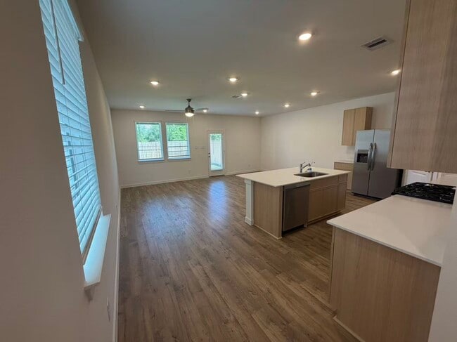 Building Photo - 28122 Meadowlark Sky Dr