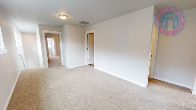 Building Photo - **Reed's Crossing / Rosedale Parks! Luxury Townhome, Desirable End Unit, Community Pool, Clubhous...