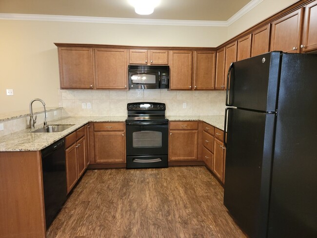 Building Photo - Awesome 3/2/2 in Foxridge - Cooper Schools