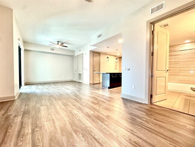 Building Photo - 9787 Katy Fwy