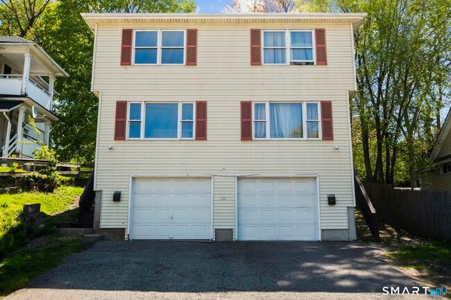 Building Photo - 100 Meriden Rd