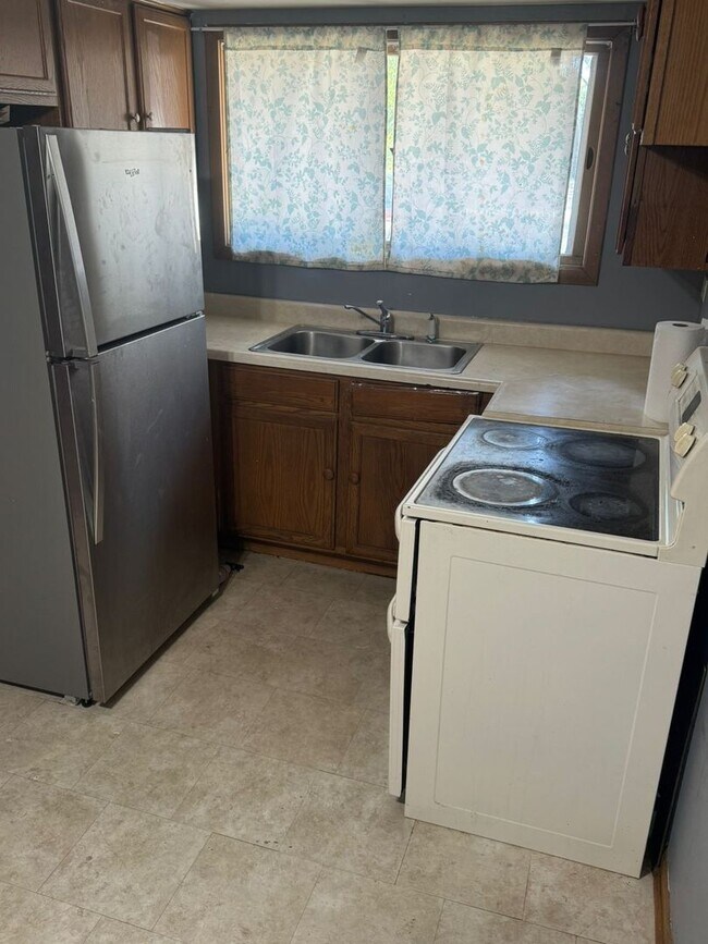 Building Photo - 1671 Maple Ln
