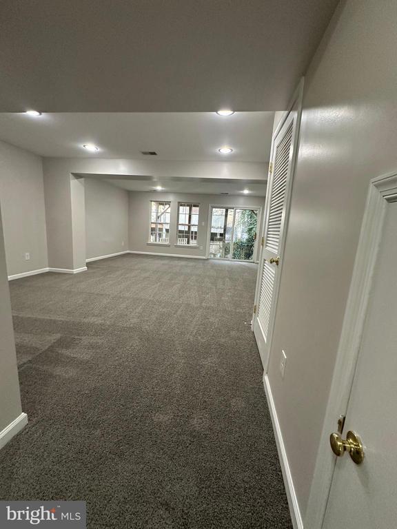 Building Photo - 22 Golf View Ct