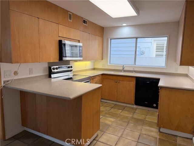 Building Photo - 321 Coral Ave