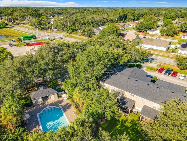 Building Photo - Clubside Pointe