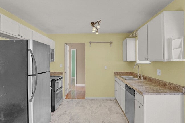 Building Photo - 512 Squire St