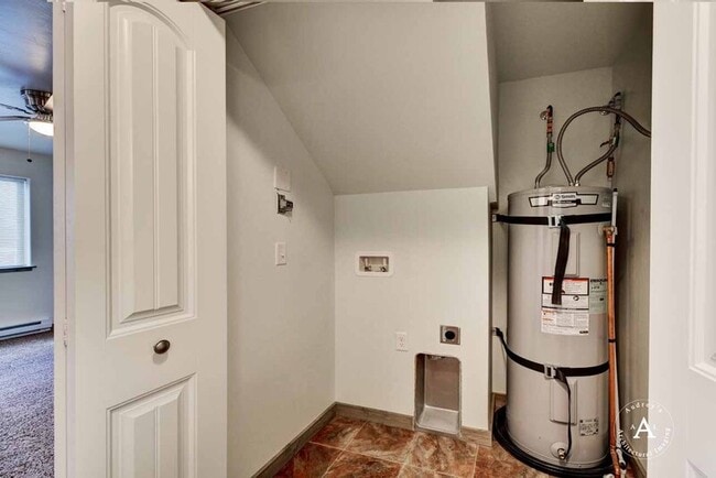 Building Photo - 2076 Gold Ave