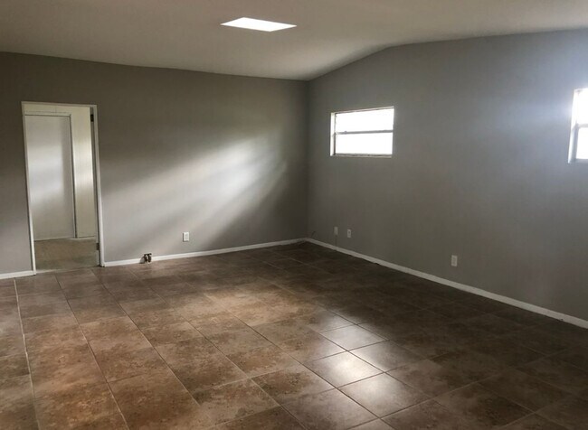 Building Photo - 527 Baisden Rd