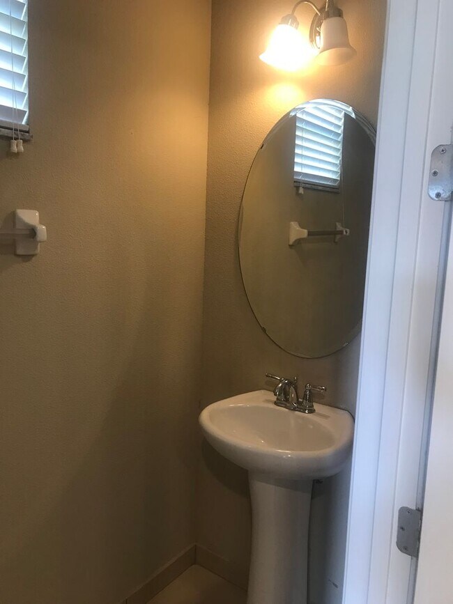 Building Photo - Lake Nona Townhome 3 Bed 2.5 Bath - Move in Special $500 off First Month Rent