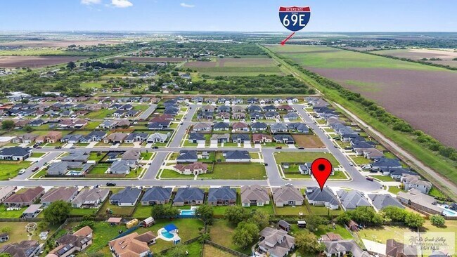 Building Photo - 26 N Queen Palm