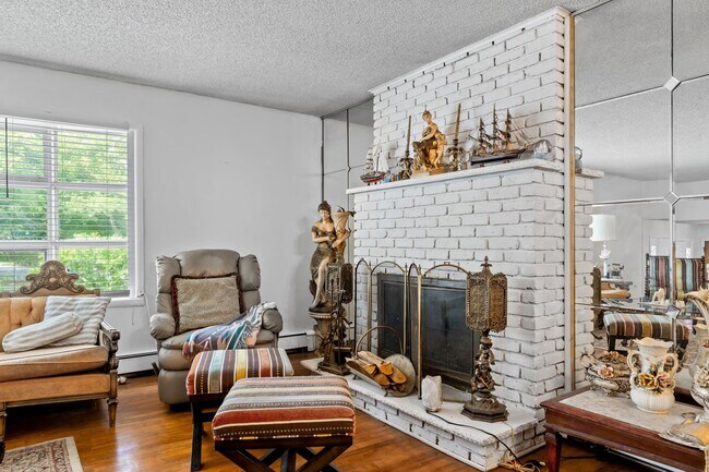 Building Photo - 27 Squire Ct