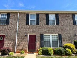 Building Photo - Ashwood Townhomes in Forest Area