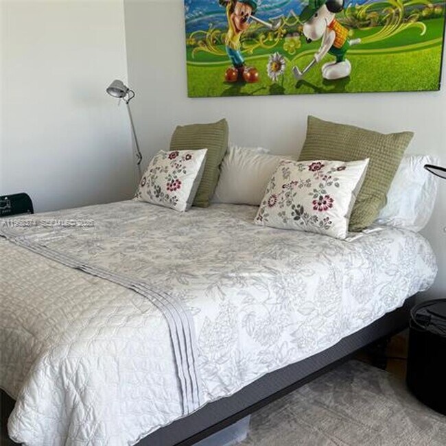 Building Photo - 8701 Collins Ave