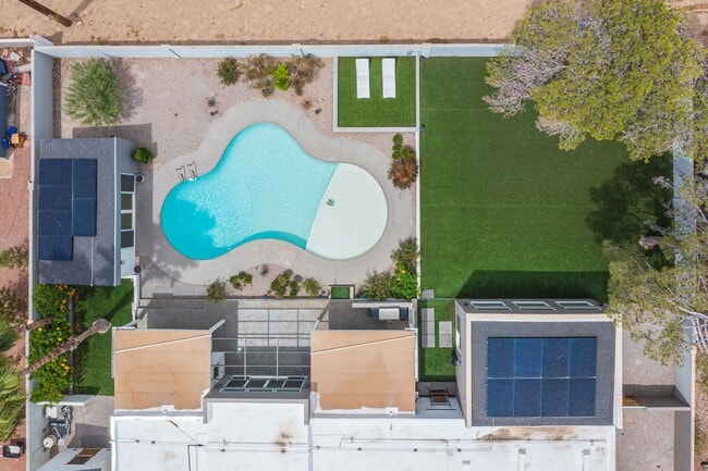 Building Photo - European-inspired Mid-Century Henderson Home!