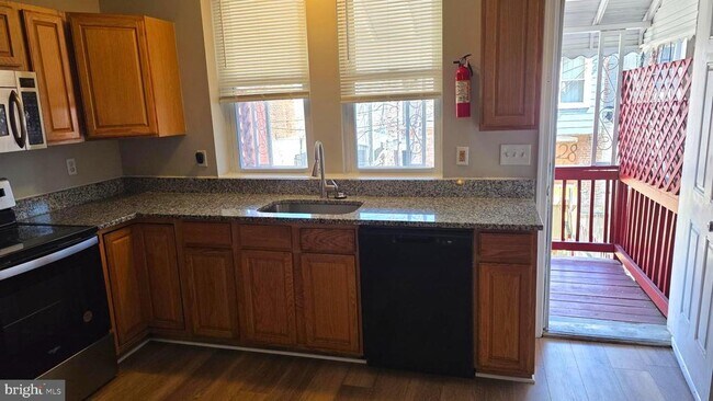 Building Photo - 539 N Luzerne Ave