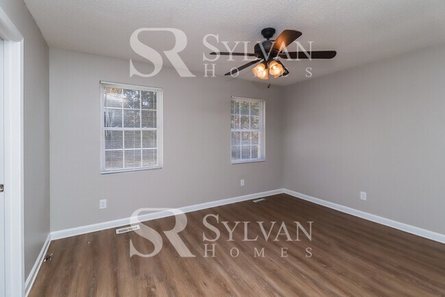 Building Photo - Bring more life and value to this charming home!