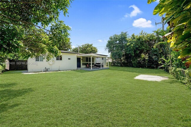 Building Photo - 12520 NE 1st Ct