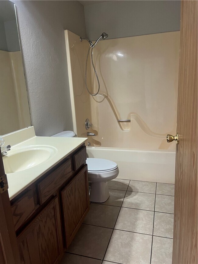 Building Photo - 423 S Water St