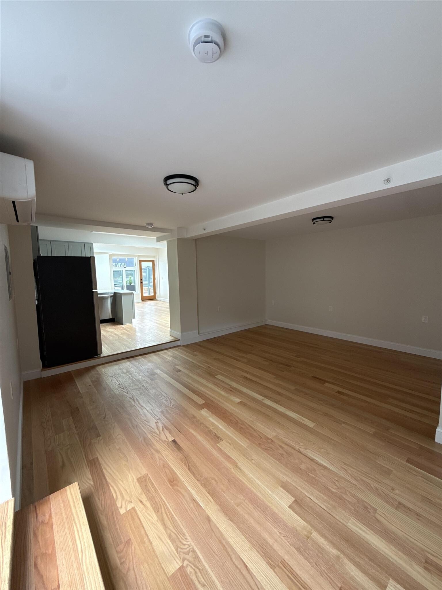 Building Photo - 202 Elm St
