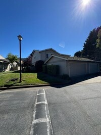 Building Photo - Rio Road Condo