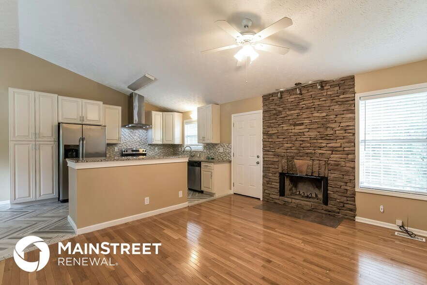 Building Photo - 5075 Memory Ln