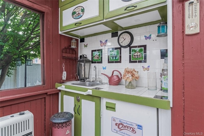 Building Photo - 6 Fernwood Terrace N