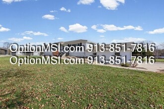 Building Photo - Country Charm Just Minutes From Lawrence!