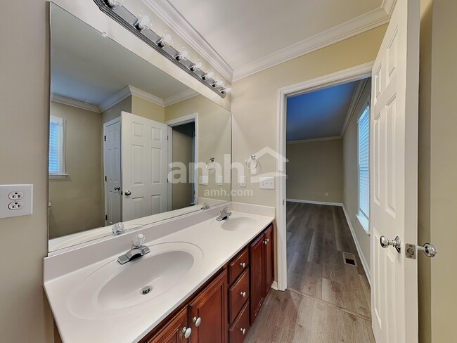 Building Photo - 3947 Hickswood Forest Ct