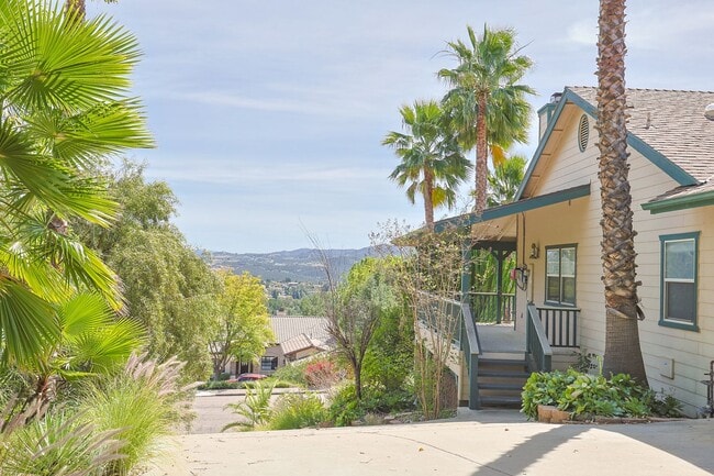Building Photo - 5BR Home in Ramona Country Estates with Pool & Views