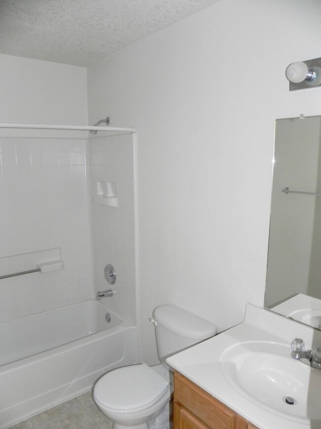 Building Photo - Prominent 3 Bedroom, 2 Bath Single Story Home In Rio Rancho!