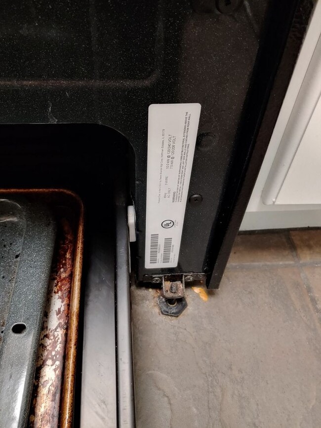 Building Photo - Gorgeous Spacious TownHome in Downtown Mou...