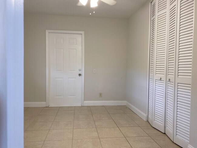 Building Photo - 3171 Capri Rd