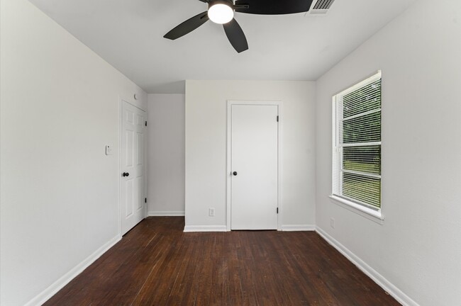 Building Photo - 5535 Lakefield Dr