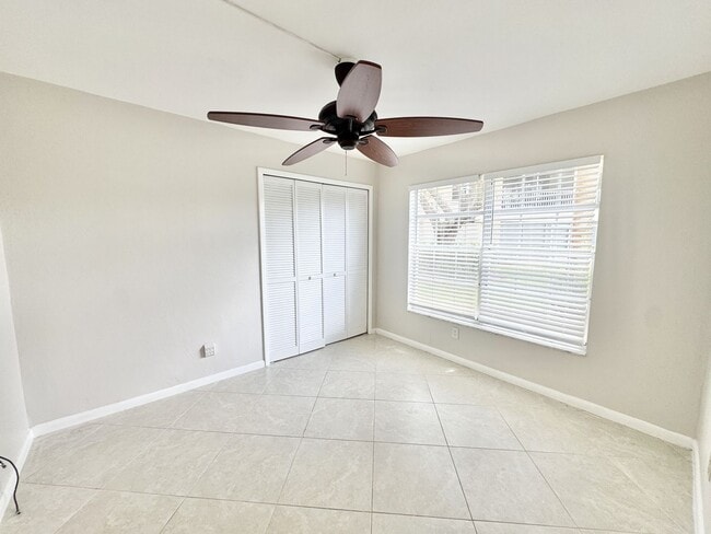 Building Photo - ** BRADSTROM VILLAGE ** 3 BED / 2 BATH CON...