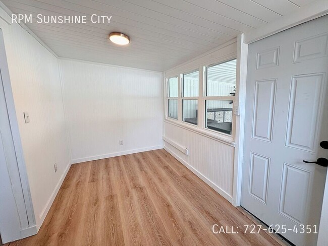 Building Photo - 536 Roanoke St