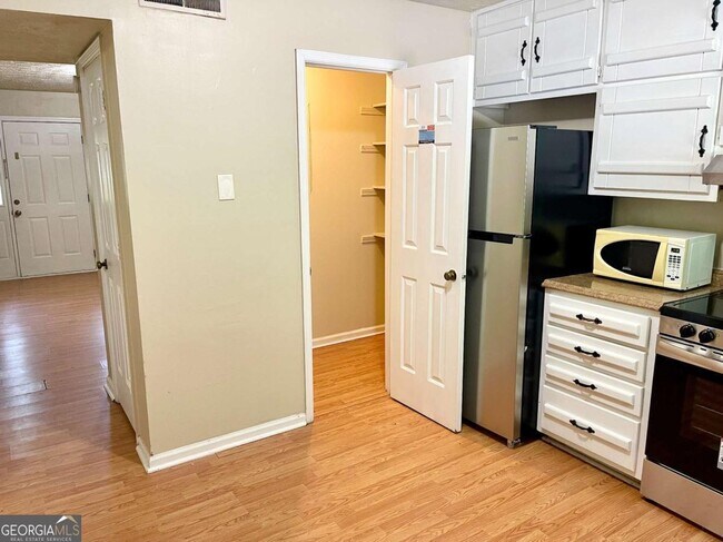 Building Photo - 470 S Jeff Davis Dr