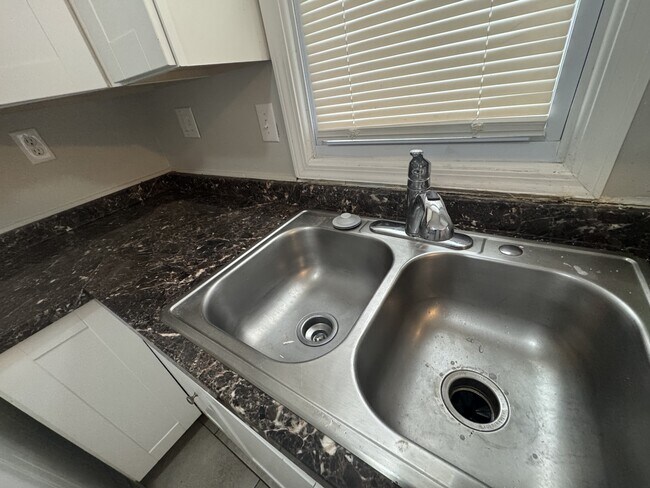 Building Photo - 6744 Bellefontaine Ave