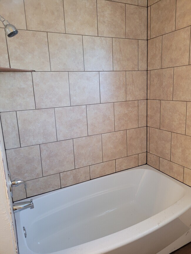 Building Photo - 8204 S Country Club Dr