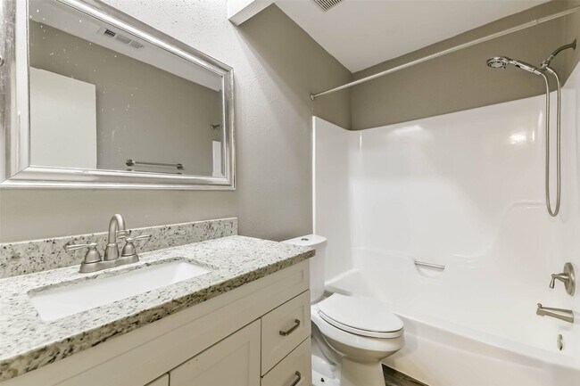 Building Photo - 26 W Broken Oak Ct