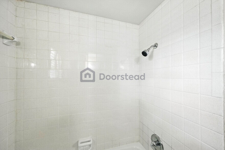 Building Photo - 6009 Sandhurst Ln