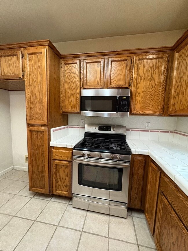 Building Photo - 3 Bedroom Home