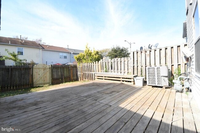 Building Photo - 8635 Union Pl