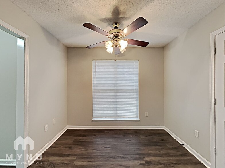 Building Photo - 7825 Sarah Ann Dr S