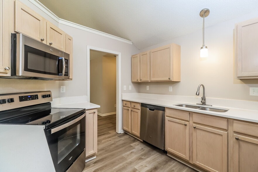Building Photo - 7229 Kavan Hunter Dr